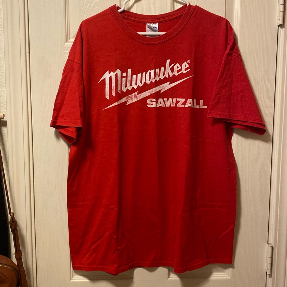 MILWAUKEE MENS XL SHORT SLEEVE T SHIRT